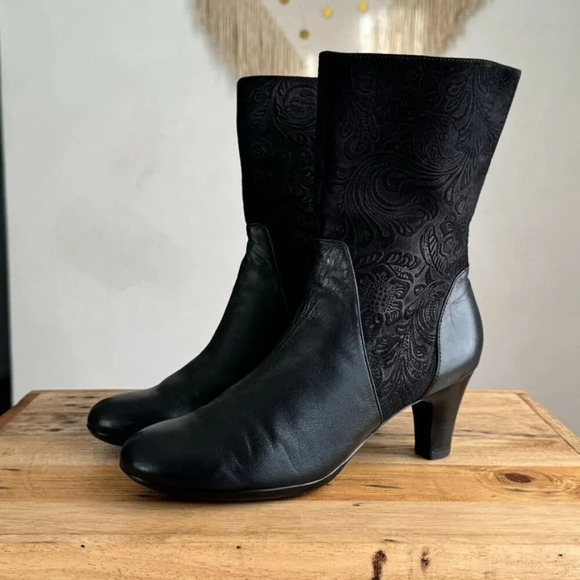 Abeo Honest Black Tooled Embossed Floral Leather Inner Zip Heeled Boot Size 8 N - Picture 1 of 15